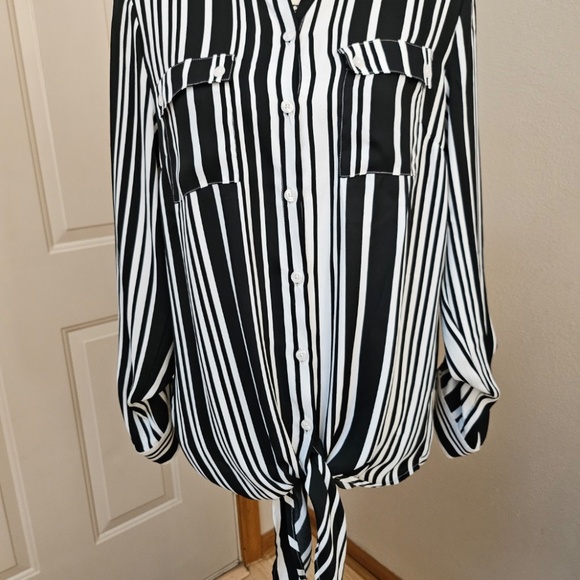Jones New York Chic Black & White Striped Button-Up Blouse - Medium - Picture 3 of 5